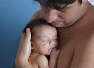 Father and infant skin-to-skin contact.