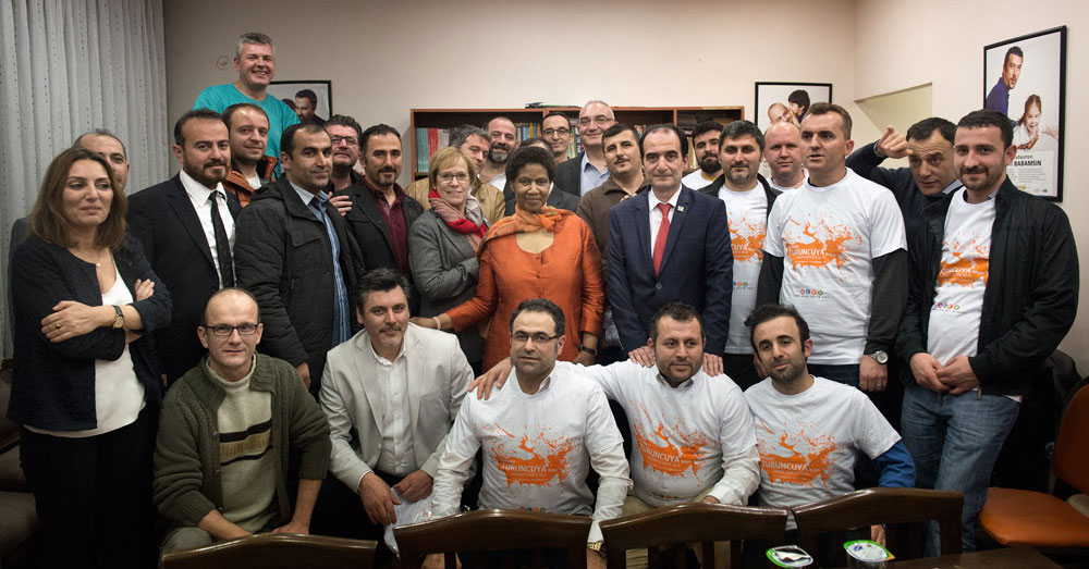 UN Women Executive Director Phumzile Mambo-Ngcuka with members of the Father Support Program in Istanbul. Photo: UN Women/Ventua Formicone.