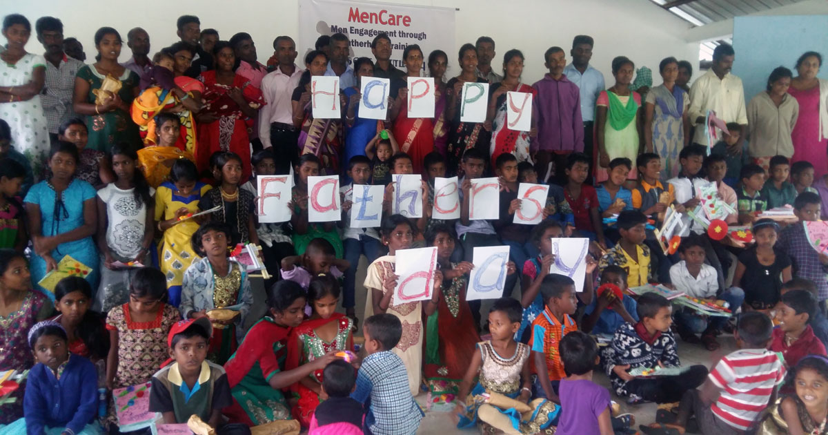 Group photo of participants in the Nuwara Eliya ADP's June 2016 MenCare family retreat.